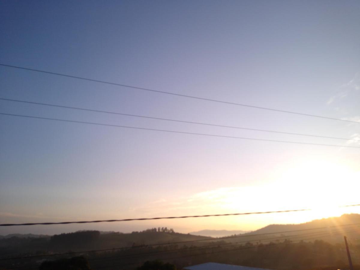 Paraiso Em Serra Negra Lindoia Com Linda Paisagem Exterior foto